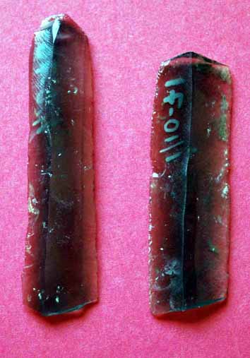 Two obsidian scalpels found at Ikiztepe. c. Onder Bilgi